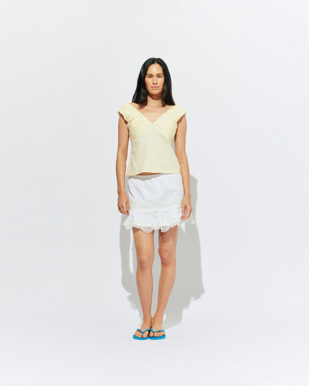 RAQUEL TOP BUTTER | Crafted in a butter organic cotton fabric with ruched detailing at the bust, this top can be worn on or off the shoulder. The tailored fit is designed to sit close to your body without feeling too tight. 