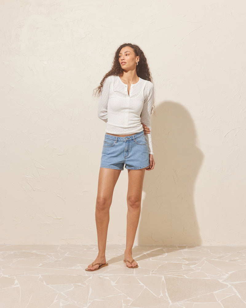 BLINK DENIM MICRO SHORT LIGHT BLUE | Denim micro shorts designed in a light blue wash. Features a low-rise, with a 5-pocket design and a zip fly. An easy summer throw-on short.