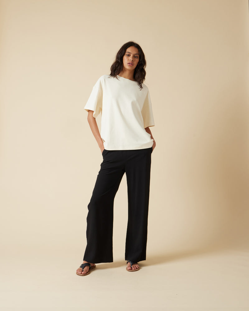 CORVETTE TROUSER BLACK | Sporty, highwaisted pant with a wide-leg silhouette. An all-time RUBY favourite. The stripe on the side has been updated to be a natural colour.
