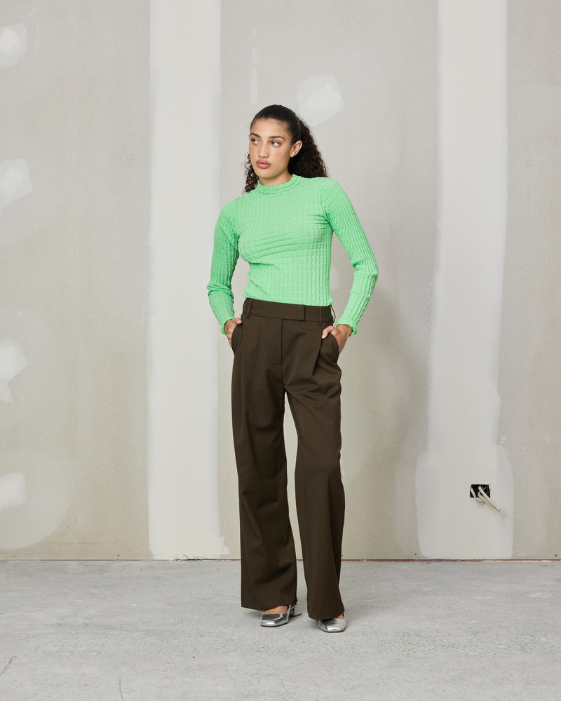 HONEYCOMB LONGSLEEVE LIME | 
Long sleeve top knitted with a textured ribbed stitch that creates a honeycomb look throughout the fabric. Features a mock neck and sits just on the hip.