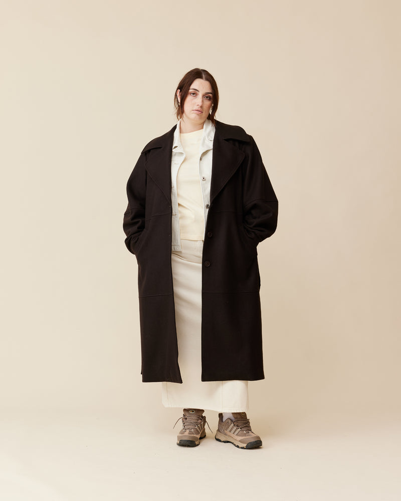 RAE COAT JAVA | Double-breasted coat with a relaxed silhouette, balloon sleeves and, a button-up front with a waist tie. Crafted in a plush wool blend felt, wearing this piece feels like being wrapped...