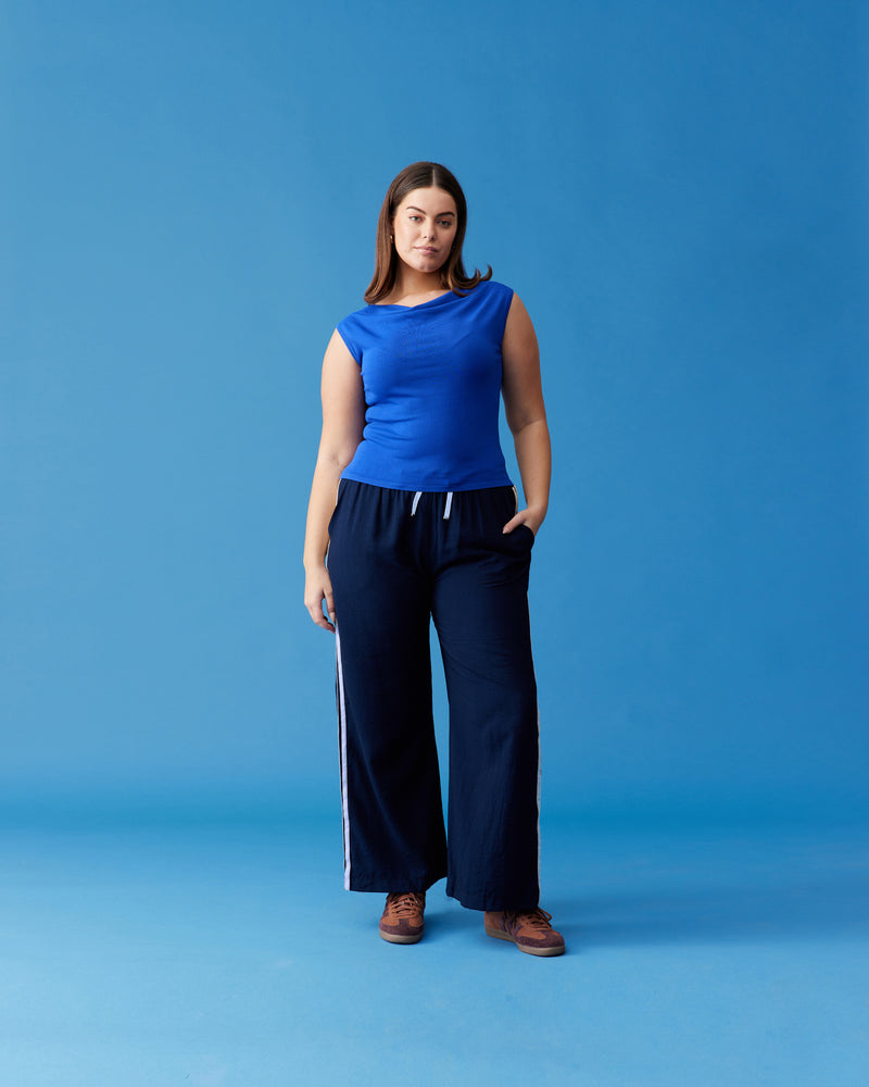EMMA KNIT TOP COBALT | Off-shoulder knitted top crafted in a mid-weight knit. This top is simple yet elegant and can be worn on or off the shoulder.
