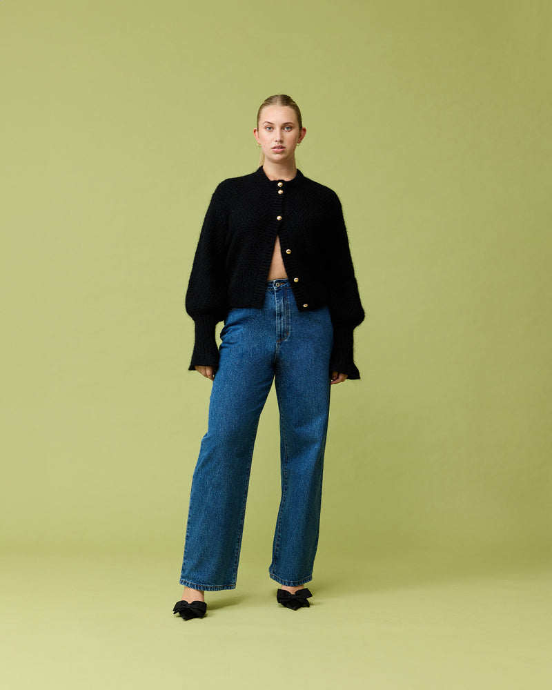 MISSY JEAN INDIGO | A classic pair of high-waisted straight leg jeans cut in an indigo denim. The straight leg silhouette accentuates your body while making your legs look longer.