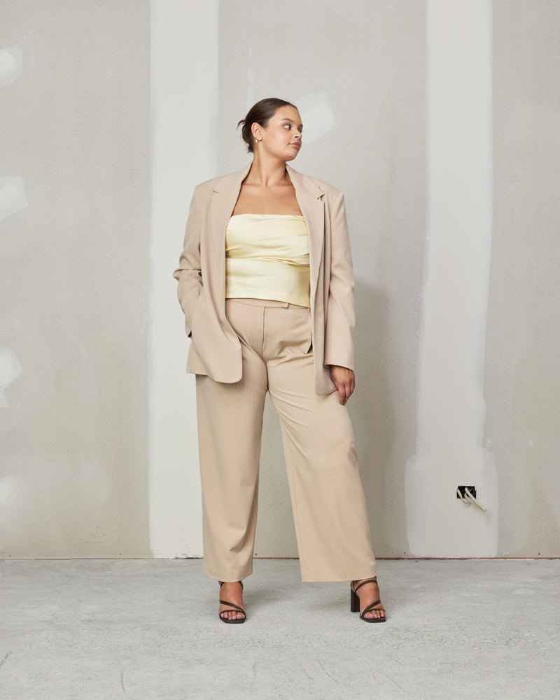 RUE BLAZER CAMEL | 
Single breasted slouchy style blazer designed in a luxe camel shade. This blazer is an everyday wardrobe staple.