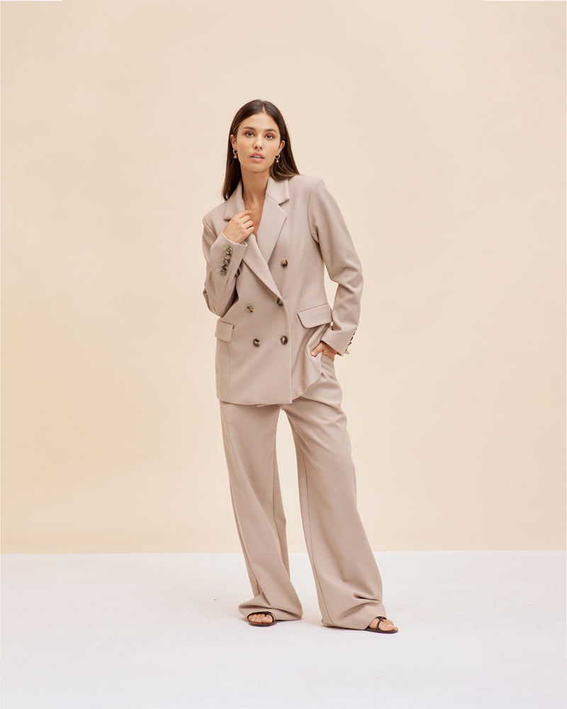 SATURN BLAZER OATMEAL | Relaxed double breasted blazer with a boxy shape, designed in a fresh oat coloured suiting with contrast tortoiseshell buttons. Designed for a loose fit with notched lapels and slightly structured...