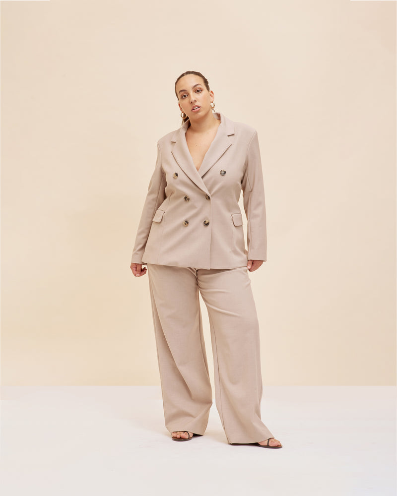 SATURN BLAZER OATMEAL | Relaxed double breasted blazer with a boxy shape, designed in a fresh oat coloured suiting with contrast tortoiseshell buttons. Designed for a loose fit with notched lapels and slightly structured...