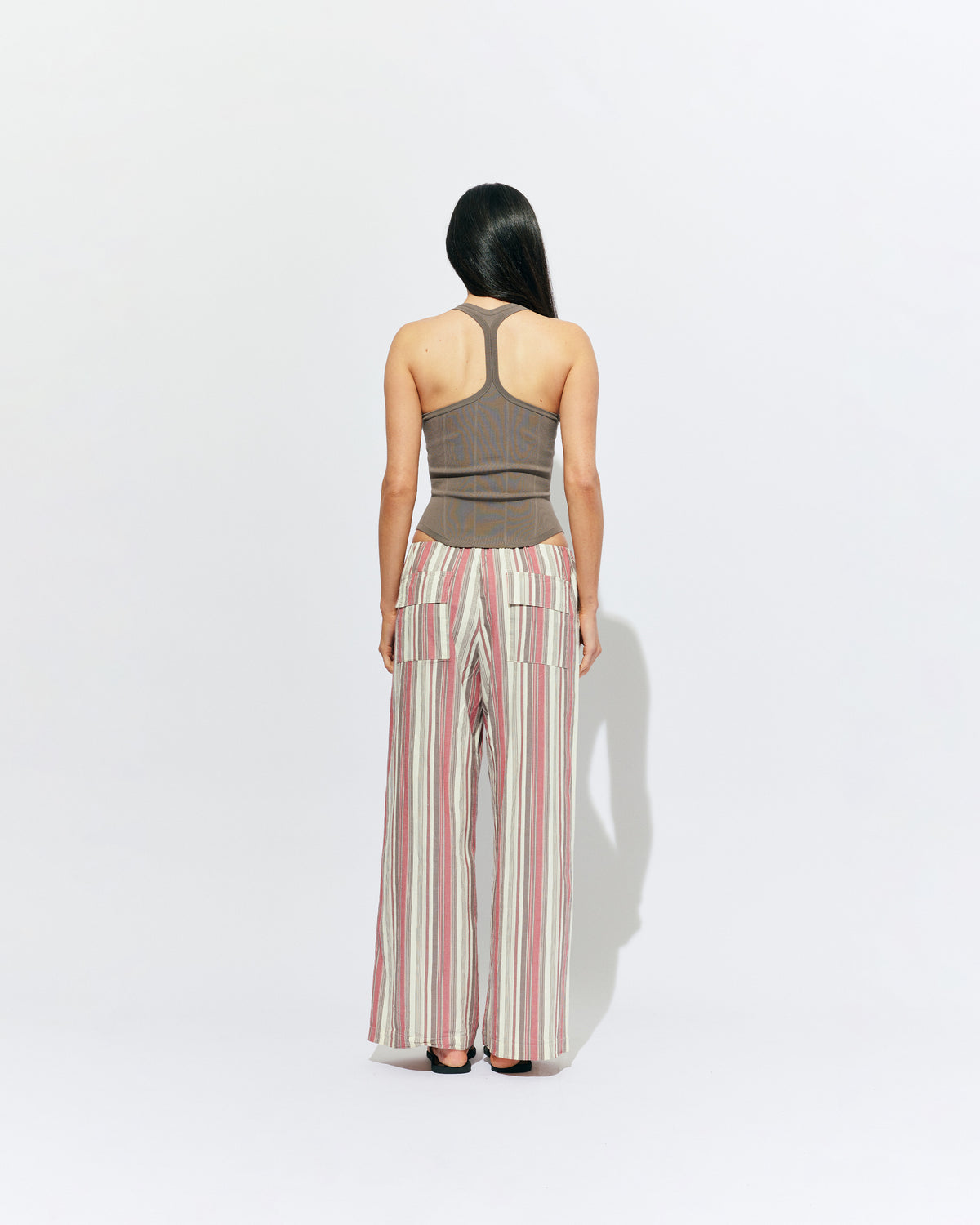 SOL TANK TAUPE | A wardrobe staple for all year round, this classic racerback tank top is designed in a mid-weight taupe knit. Wear as a base layer under your winter favourites, or as an everyday go to during the warmer months. 