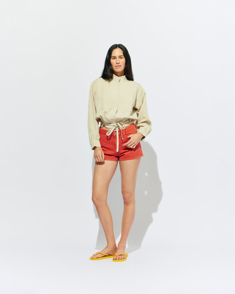 TILLY SHIRT STONE | Jacket-style shirt with a button up front and drawstring style hem, designed in a lightweight lyocel fabric. This jacket sits boxy and a bit cropped, and features cuffs at the sleeve which create a slight balloon shape. Wear it on...
