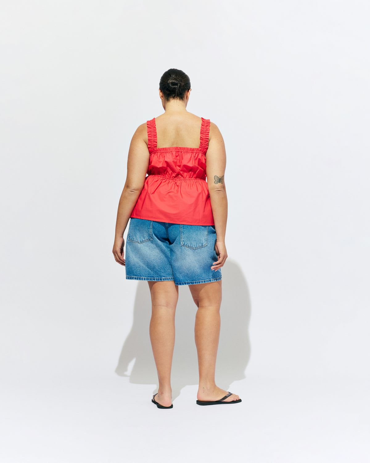 TRULLI TOP CHERRY | Sleeveless cotton top with a square neckline, designed in our cherry red organic cotton. This top falls to a full A-line shape and has shirring through the bust and straps for an accommodating fit. Make it a matching set with our...