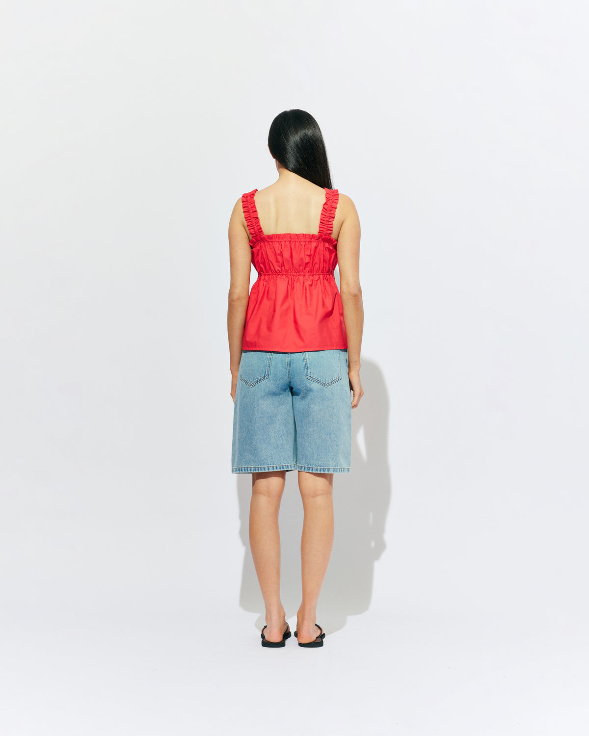 TRULLI TOP CHERRY | Sleeveless cotton top with a square neckline, designed in our cherry red organic cotton. This top falls to a full A-line shape and has shirring through the bust and straps for an accommodating fit. Make it a matching set with our...