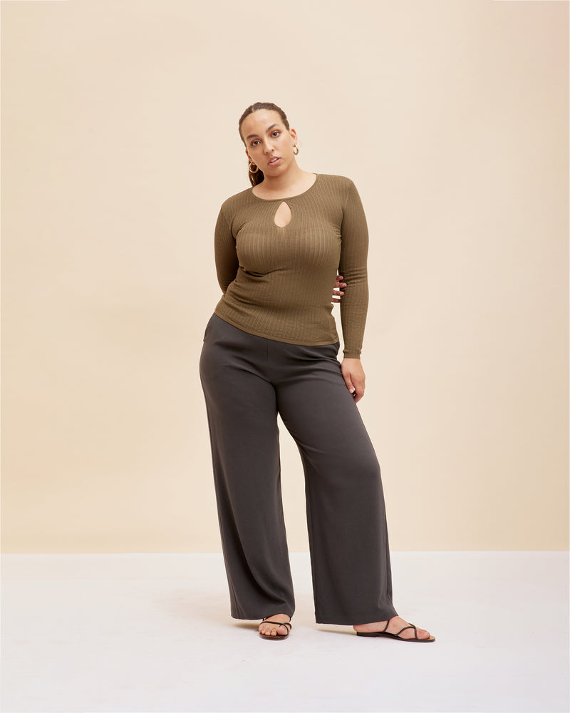 FIREBIRD PANT PETITE COAL | Classic highwaisted pant with a straight leg silhouette, in a petite length. An effortless and versatile piece perfect for work and beyond.