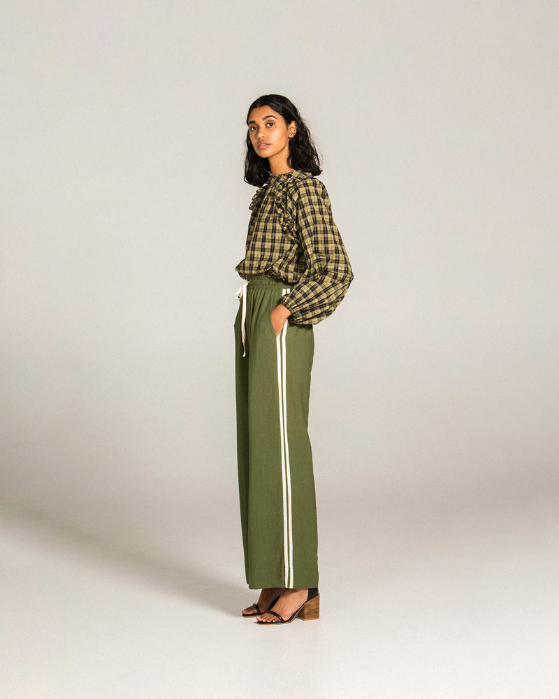  CORVETTE TROUSER PETITE KHAKI | Sporty, highwaisted pant with a wide leg silhouette. An all-time RUBY favourite.