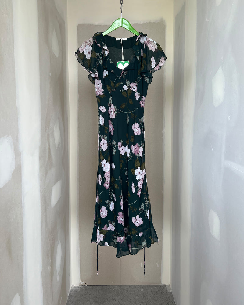 LORELAI DRESS TBF01728 | This piece is second hand and therefore may have visible signs of wear. But rest assured, our team has carefully reviewed this piece to ensure it is fully functional &...