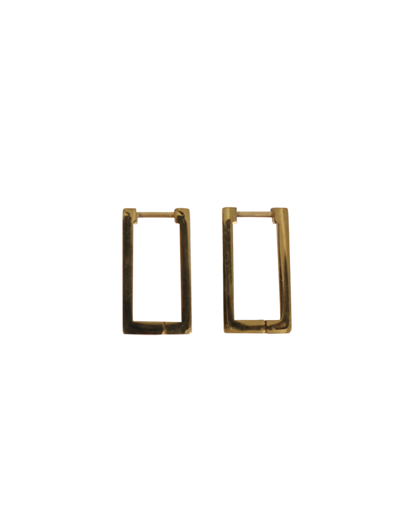 SQUARE HOOP GOLD | The Square Hoop is a small square-shaped hoop earring. It features a sleeper hoop style closure, opening and closing by pulling the earring sideways.