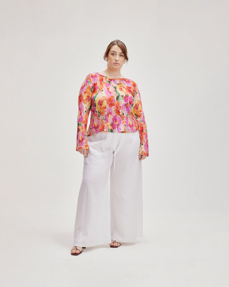 KATA CRINKLE LONG SLEEVE FLORAL | Long sleeve top with a boat neckline. Crafted in vibrant floral crinkle fabric, this top is a great way to add colour into your wardrobe.